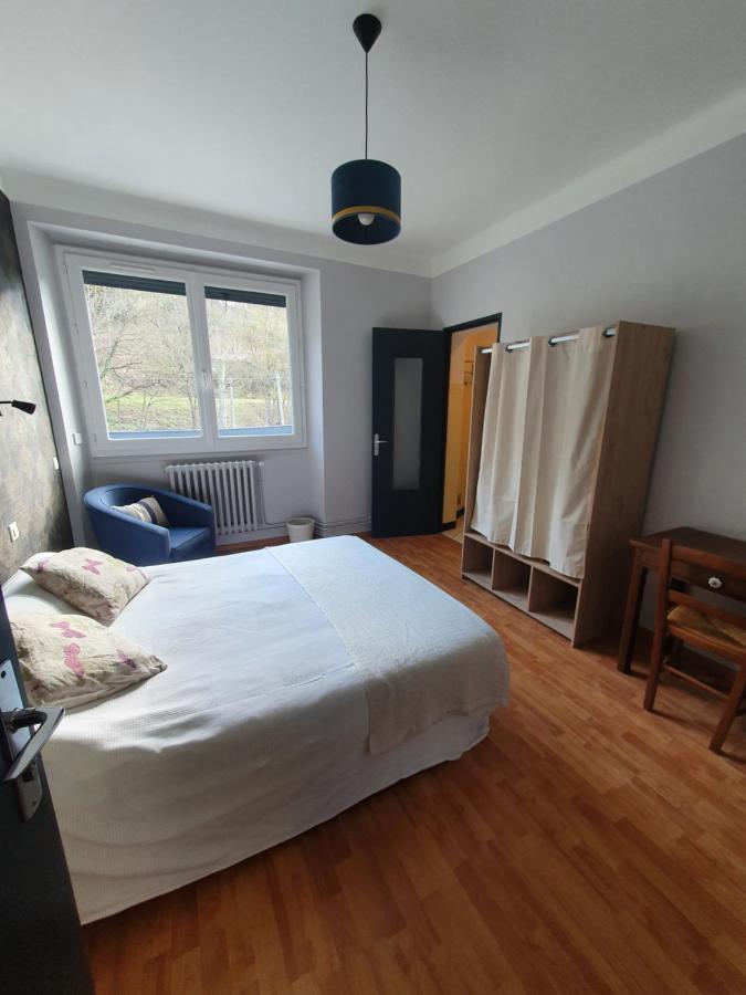Chambre privée du Majestic Saint-Affrique Exterior foto